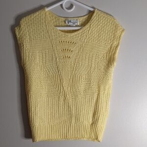 𝅺VINTAGE 1980’s Yellow Knit Sweater Vest Medium